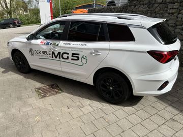 MG MG5 Maximal Luxury