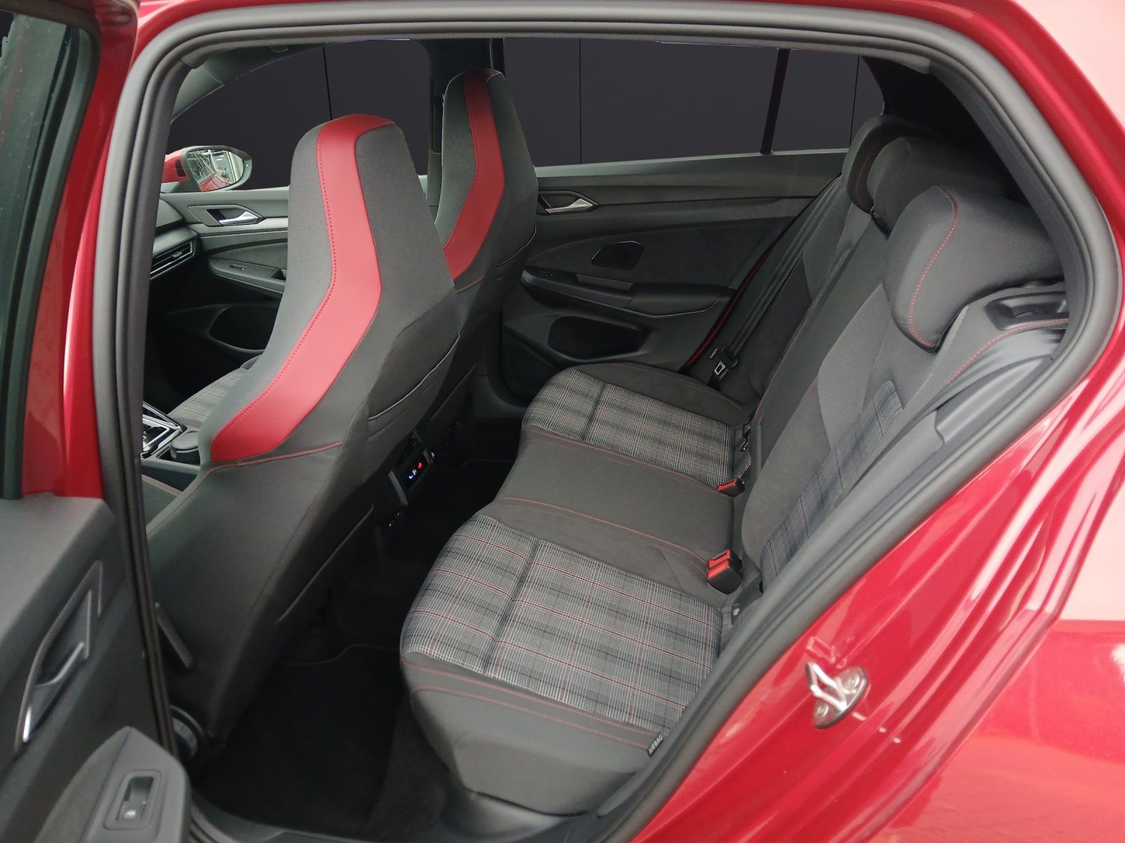 Fahrzeugabbildung Volkswagen Golf VIII GTI DSG Matrix AHK Navi Harman AID ACC