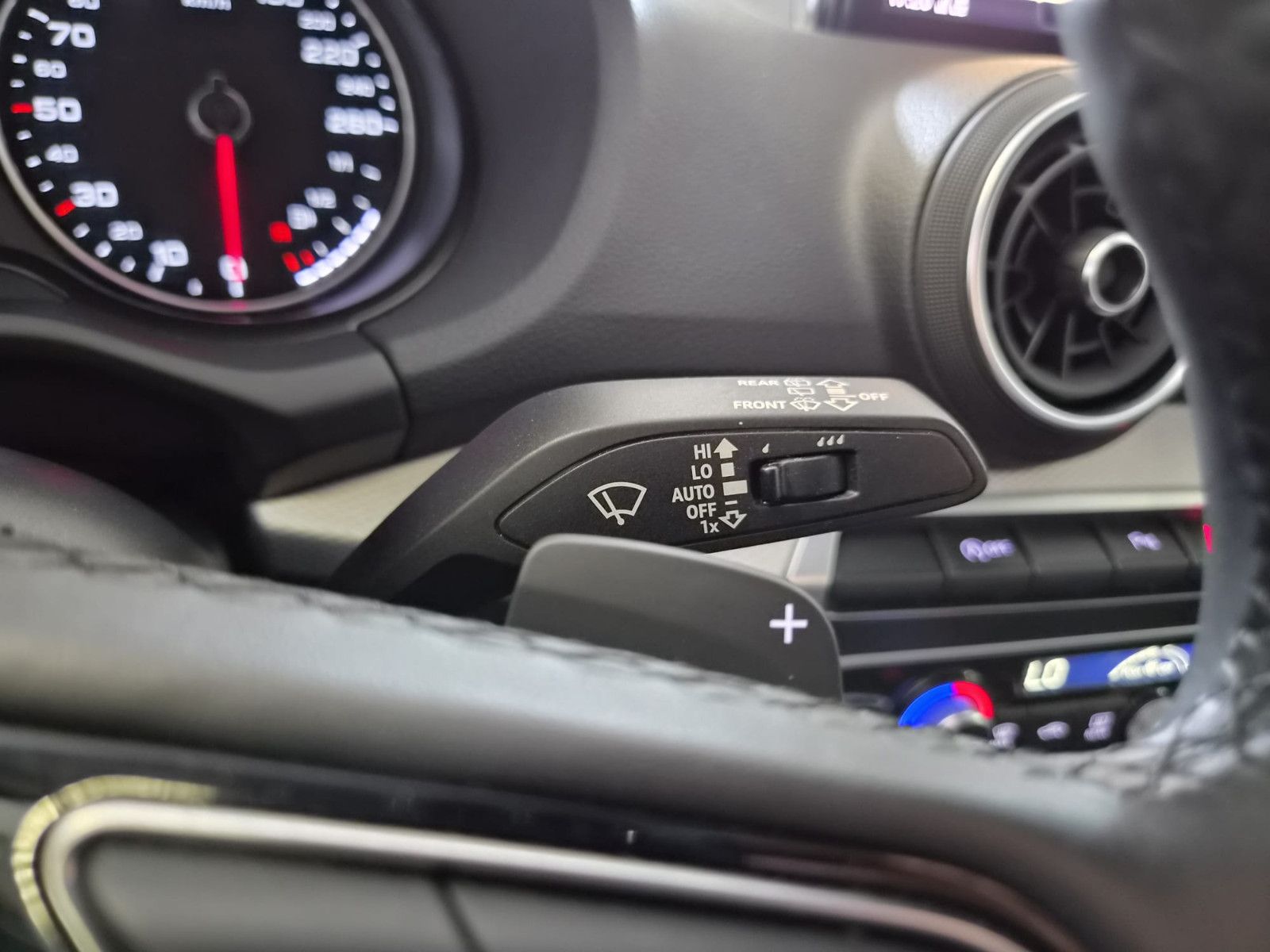 Fahrzeugabbildung Audi Q2 35 TFSI advanced / KLIMA / GARANTIE /