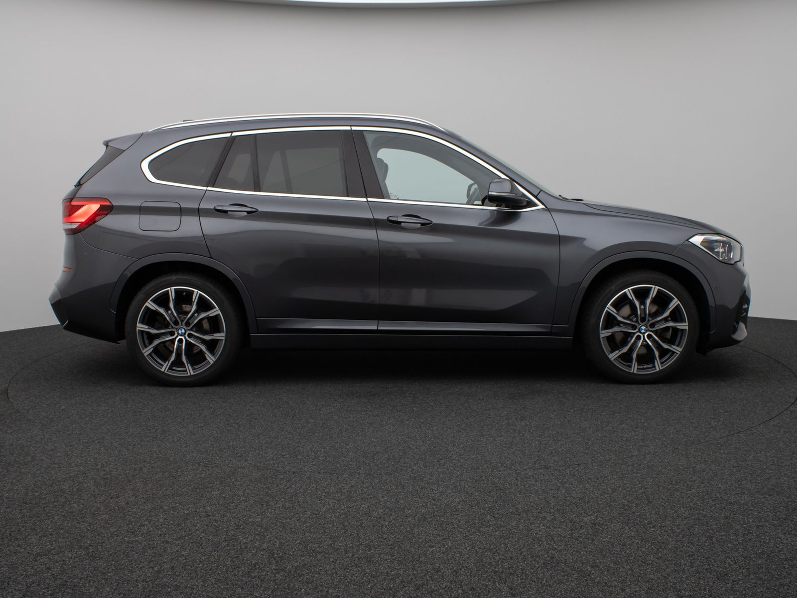 Fahrzeugabbildung BMW X1 xD25e M Sport Panorama Kamera HUD H/K Komfort