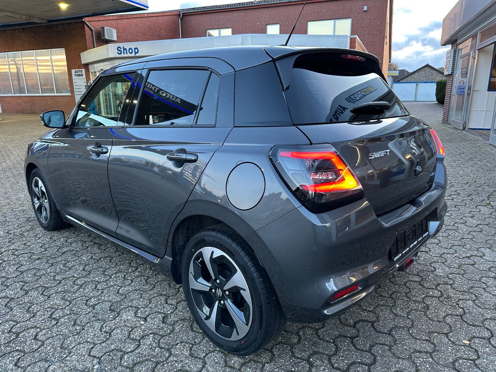 Fahrzeugabbildung Suzuki Swift 1.2 Dualjet Hybrid Comfort+ ACC/Navi/LED