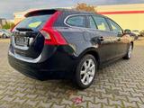 Volvo V60 D3 Momentum Aut. - NAVI + XENON + SHZ + CAM - gebrauchte Volvo Kombis