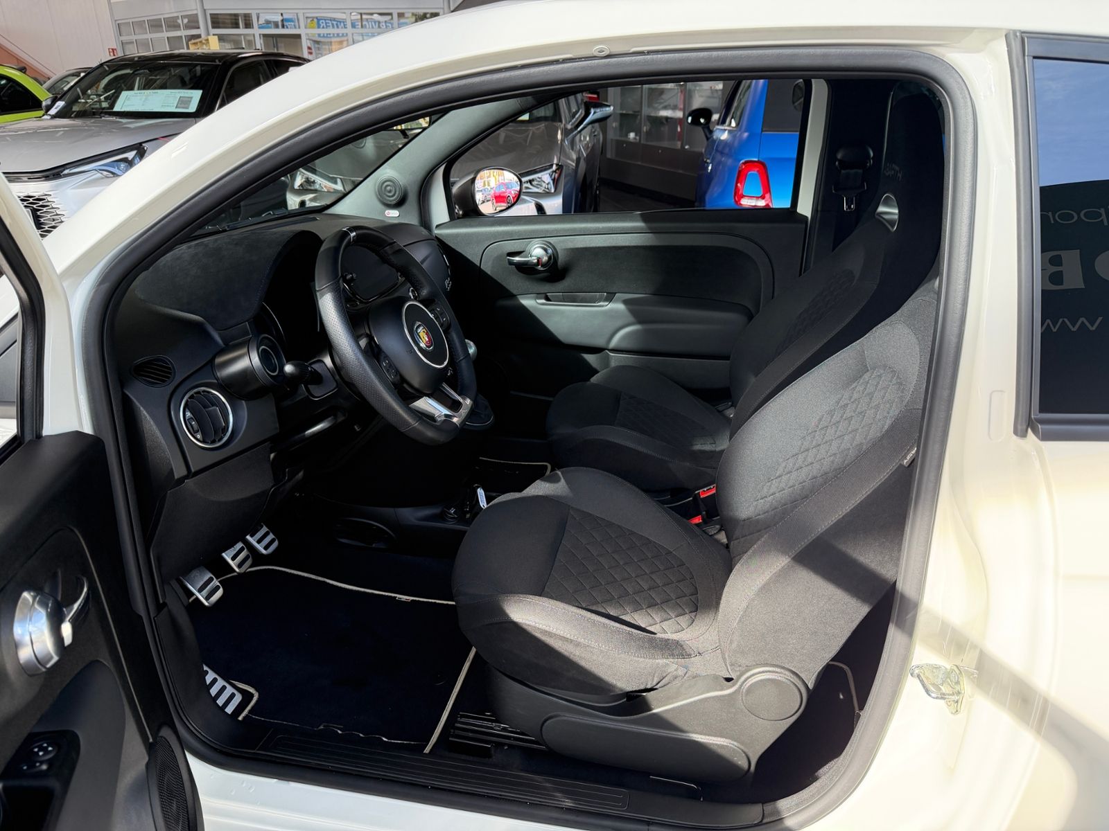 Fahrzeugabbildung Abarth 695 1.4 T-Jet BEATS NAVI ALU