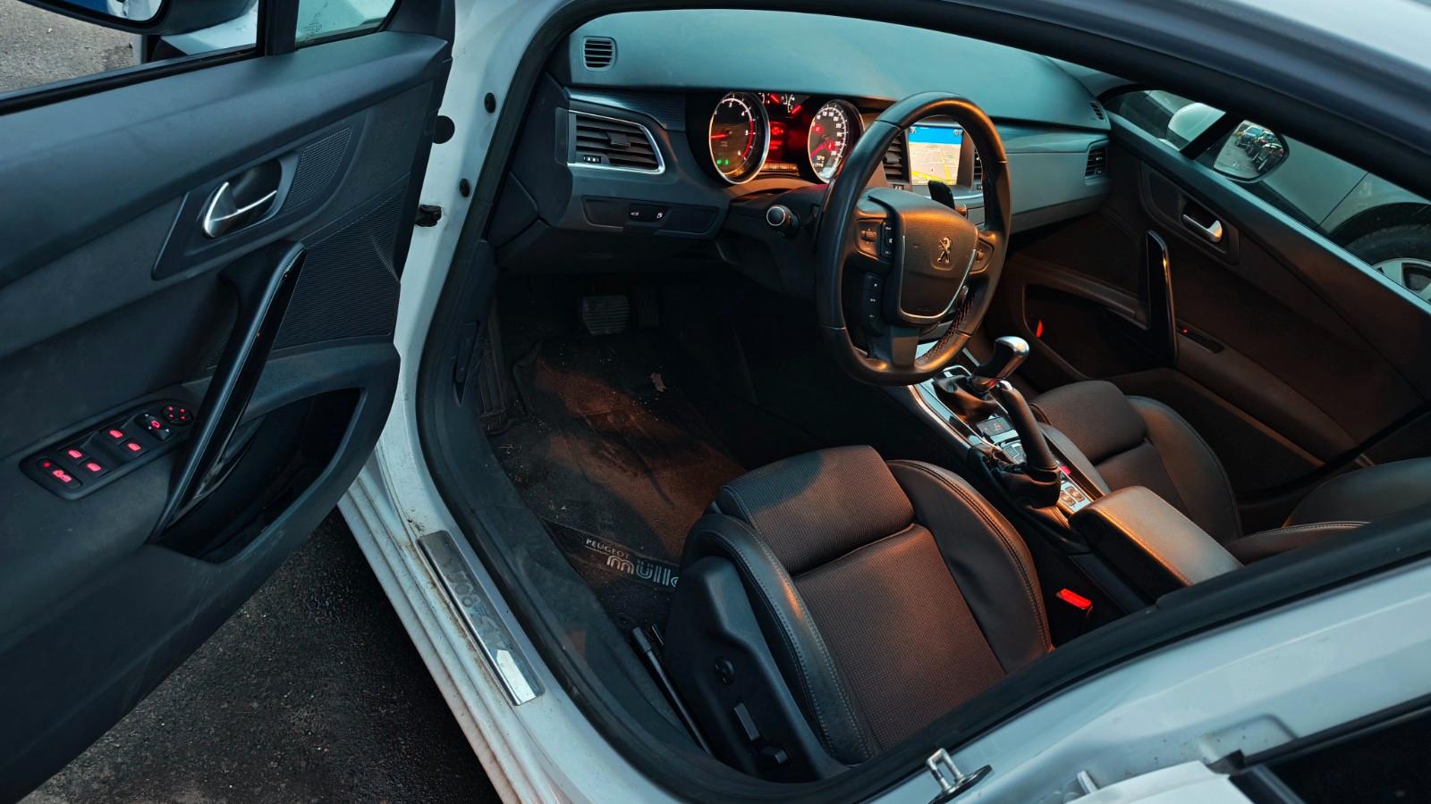 Peugeot 508 2013 — салон