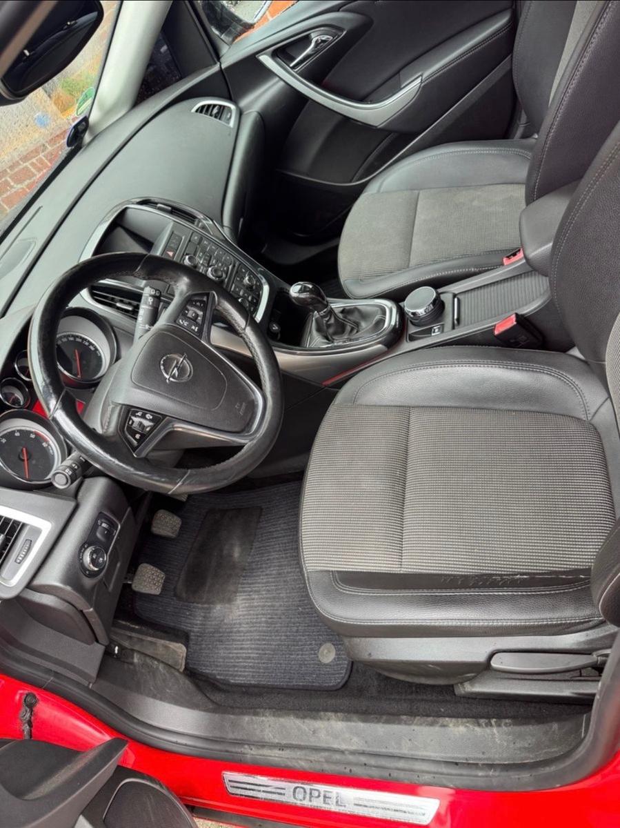 Opel Astra 2013 — photo 8