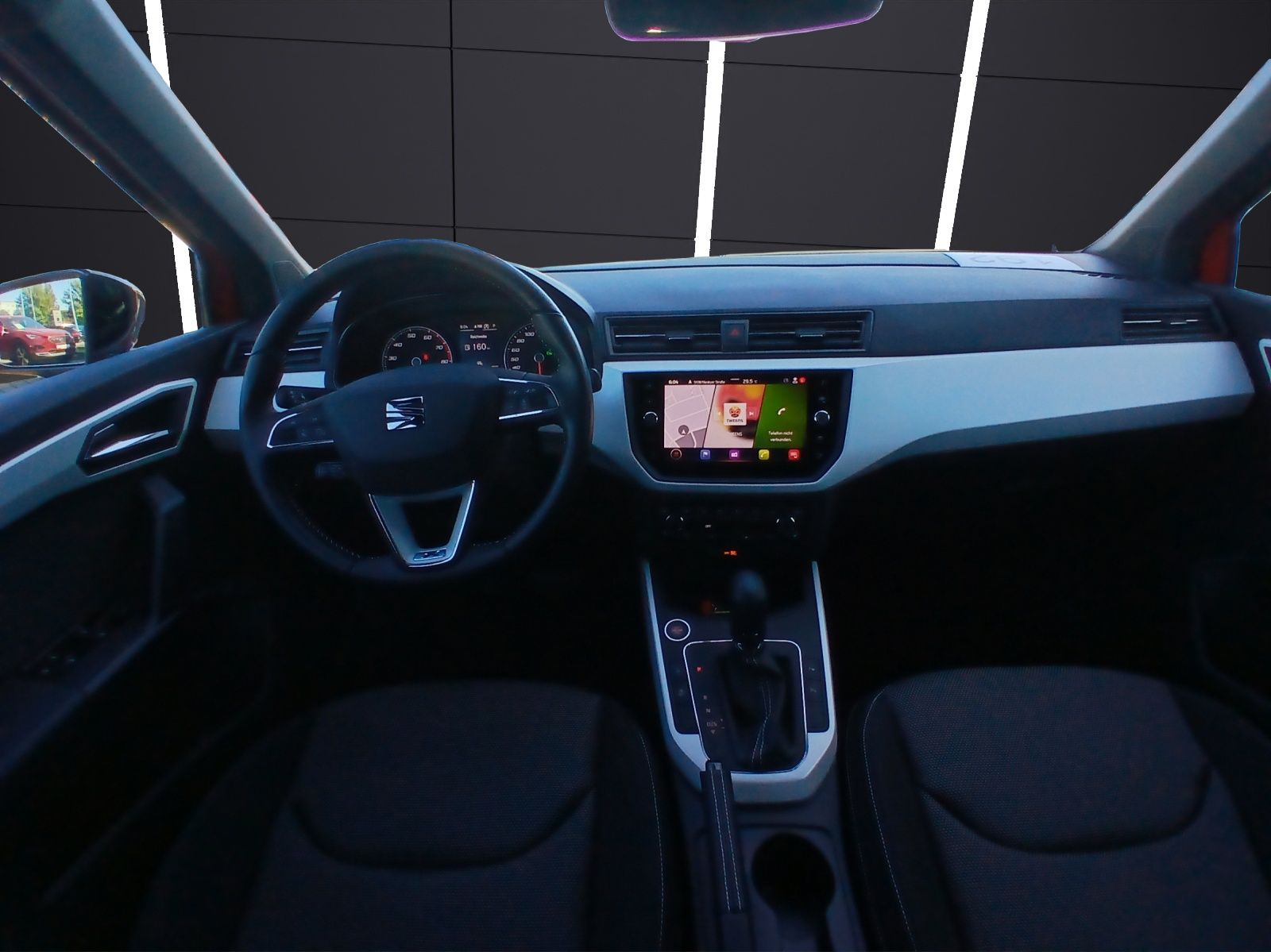 Fahrzeugabbildung SEAT Arona TSI Xcellence DSG LED AHK Navi ACC RFK SH