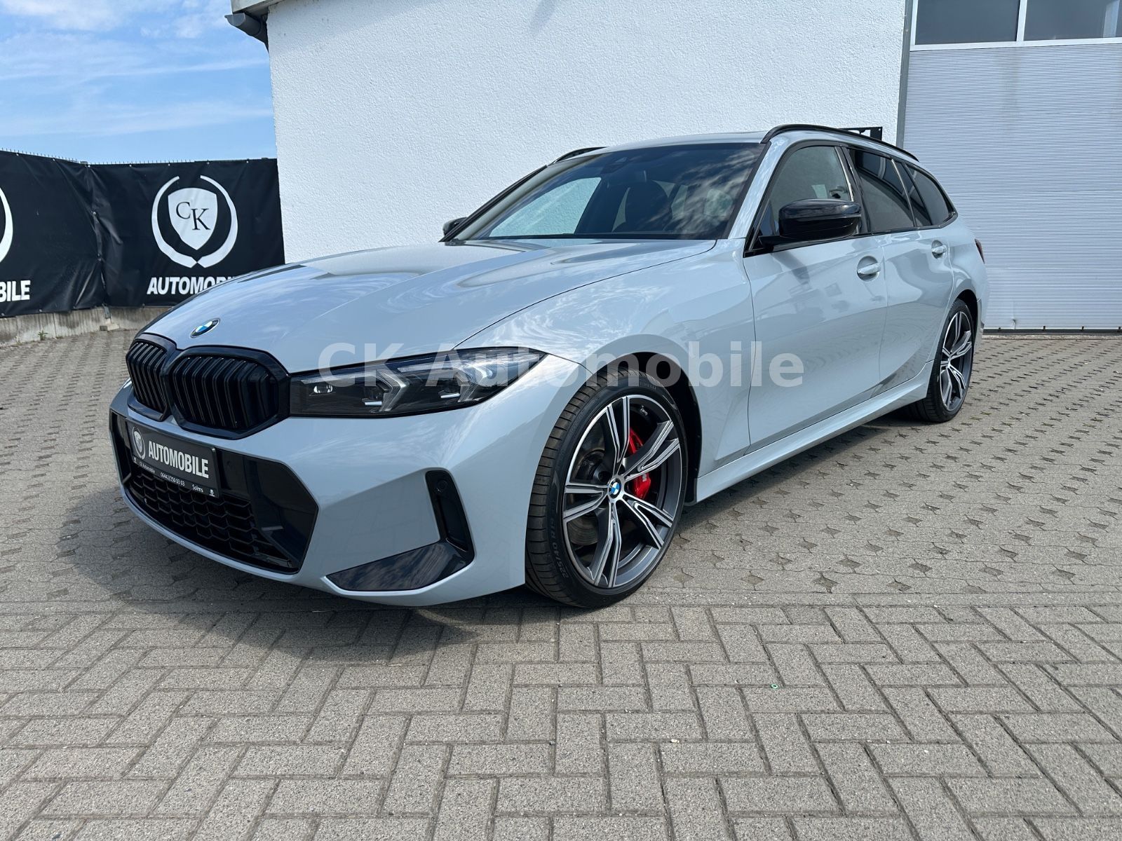 Fahrzeugabbildung BMW 320d xDrive M-Sport/Widescreen/Navi/Pano/LED/AHK