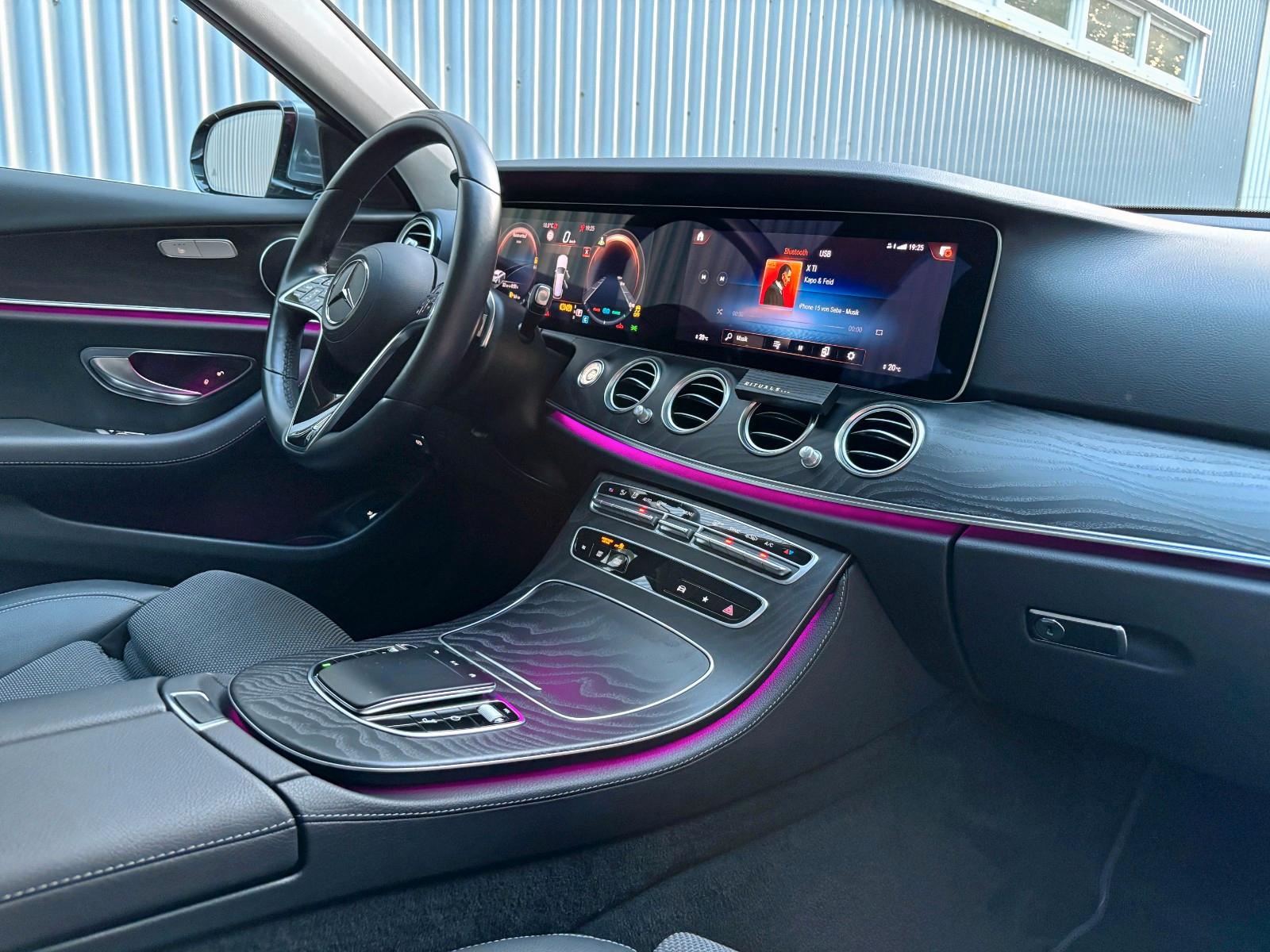Mercedes-Benz E 220 d 4MATIC T Aut.  AHK MBUX P.ASS LED 360°
