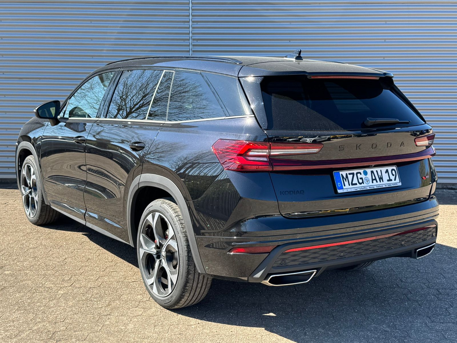 Fahrzeugabbildung SKODA Kodiaq 2.0 TSI  DSG 4x4 RS AHK 7-Sitzer