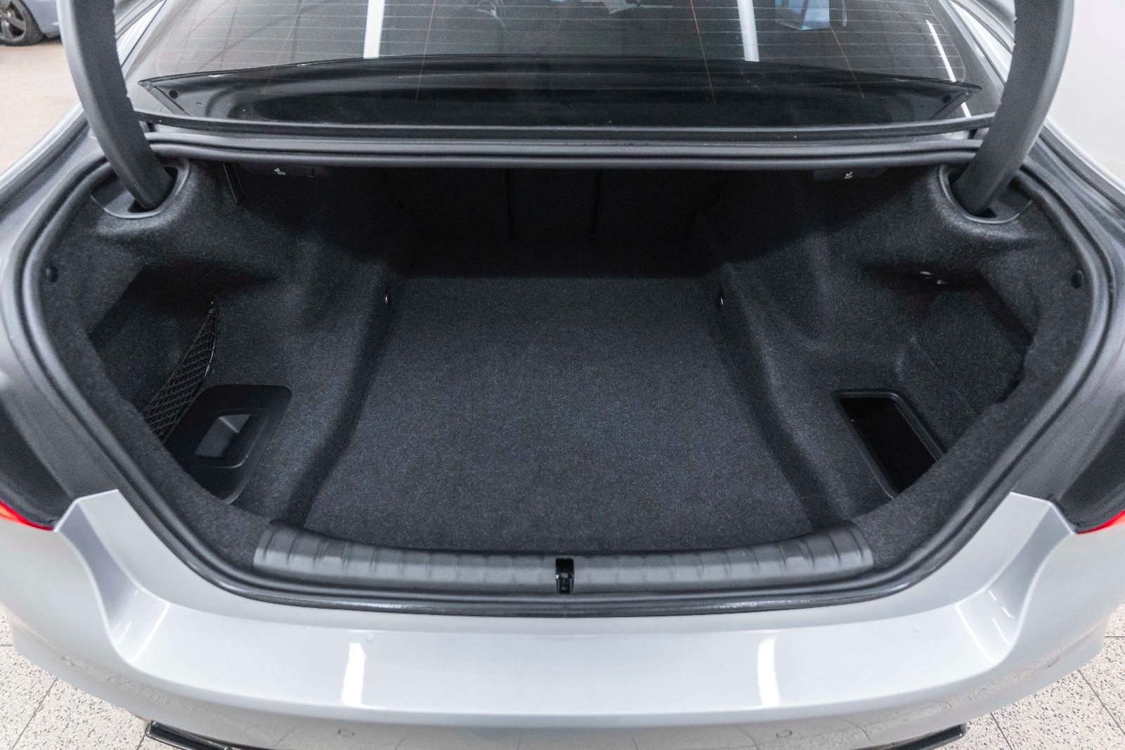 Fahrzeugabbildung BMW 530i xDrive M-Performance HUD LED KAM TOTW NAV