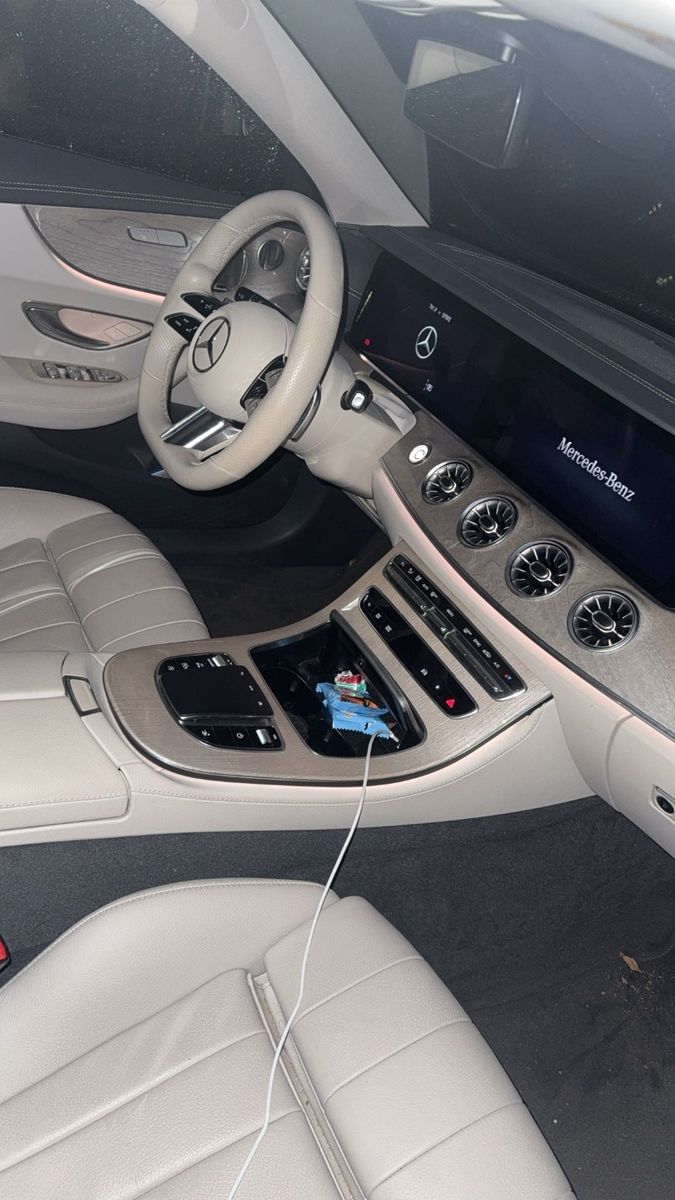 MERCEDES-BENZ E 400 d 4MATIC Autom. - Pano/Burmester/widescree