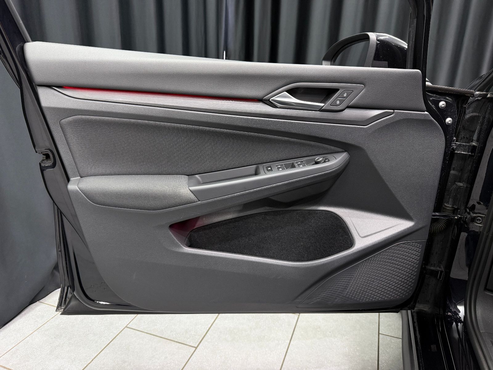 Fahrzeugabbildung Volkswagen Golf VIII Lim. GTI|H&K|HuD|U-Frei|D-FZG