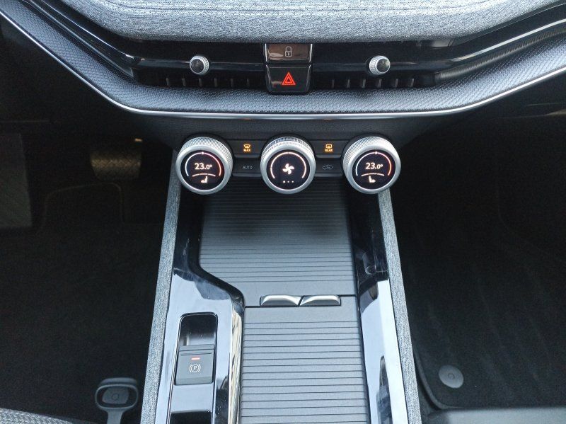 Fahrzeugabbildung SKODA Superb Combi 1.5 TSI mHEV Selection DSG  ASSISTE
