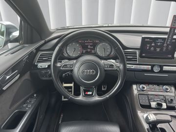Audi S8 - 12