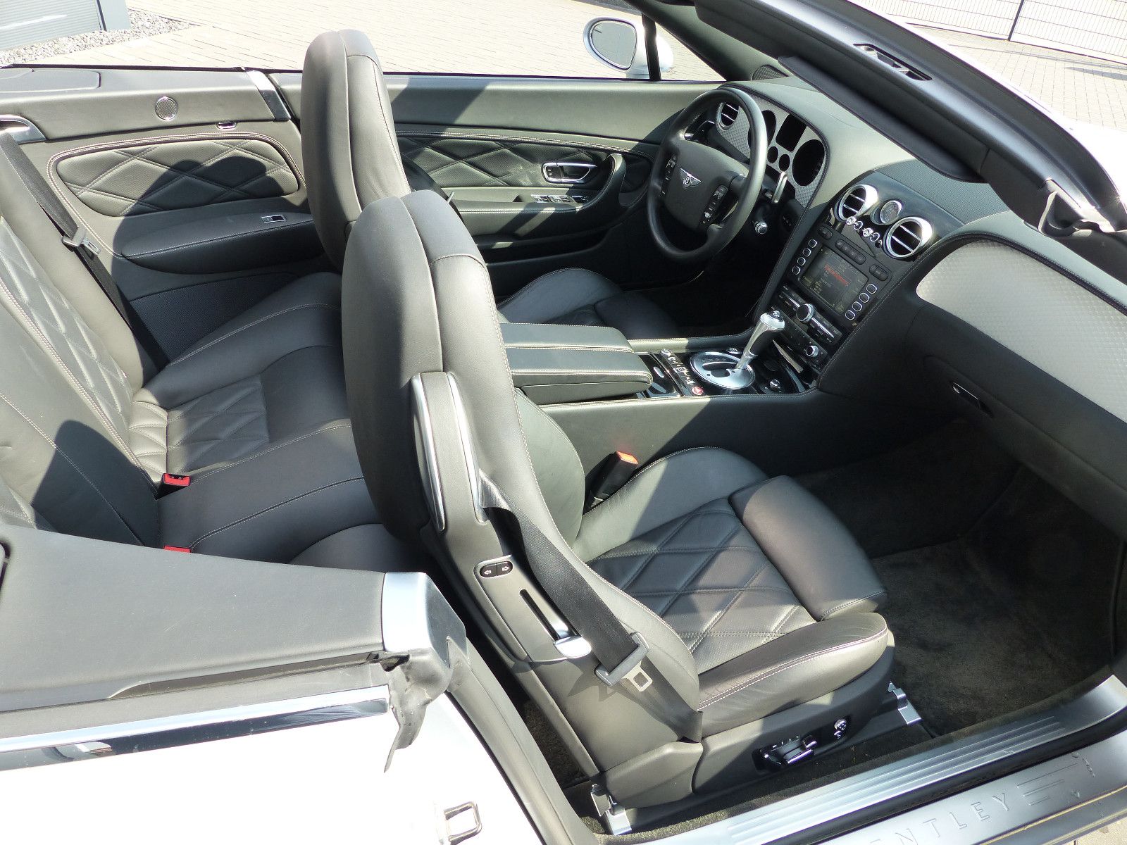 Fahrzeugabbildung Bentley Continental GTC W 12 Mulliner