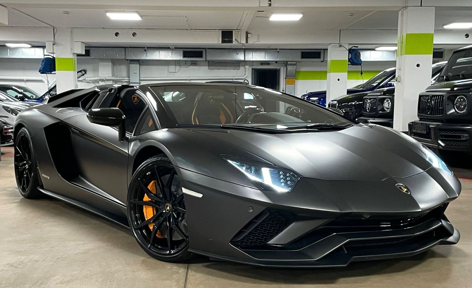 Fahrzeugabbildung Lamborghini AVENTADOR S ROADSTER CARBON LIFT TOPZUSTAND!!!