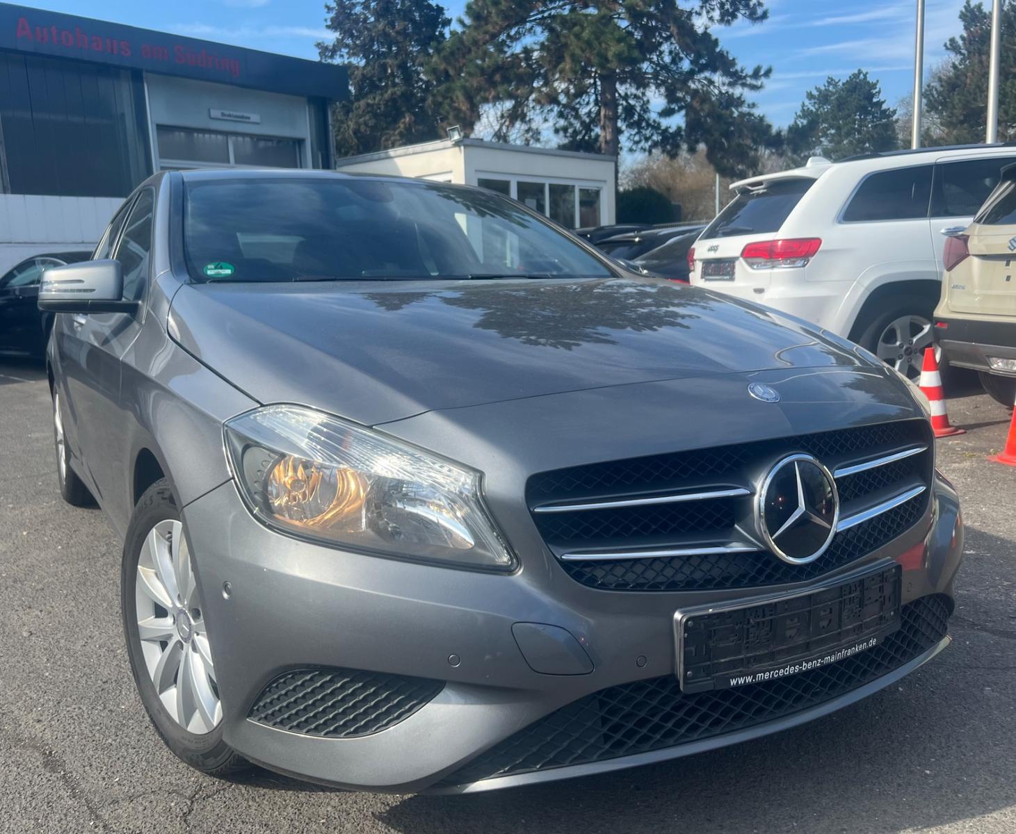 Mercedes-Benz A 180 6-Gang/Leder/SZH/PDC/8XALU/1.Hand