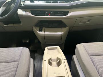 Volkswagen T7 Multivan - 12