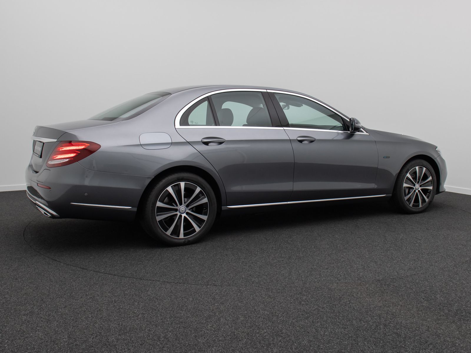 Fahrzeugabbildung Mercedes-Benz E 300 de Widscreen 360&deg; DAB AHK FahrAss HiFi 18"
