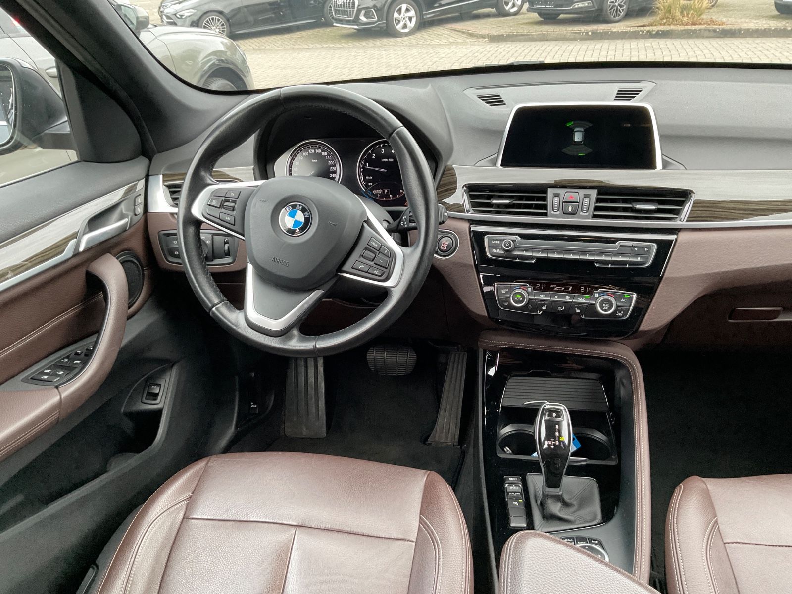 Fahrzeugabbildung BMW X1 sDrive20i xLine,AHK,Navi,Leder,GJR