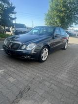 Mercedes-Benz Mercedes E230 Avantgarde - Mercedes-Benz E 230 mit Benzin-Antrieb: Automatik