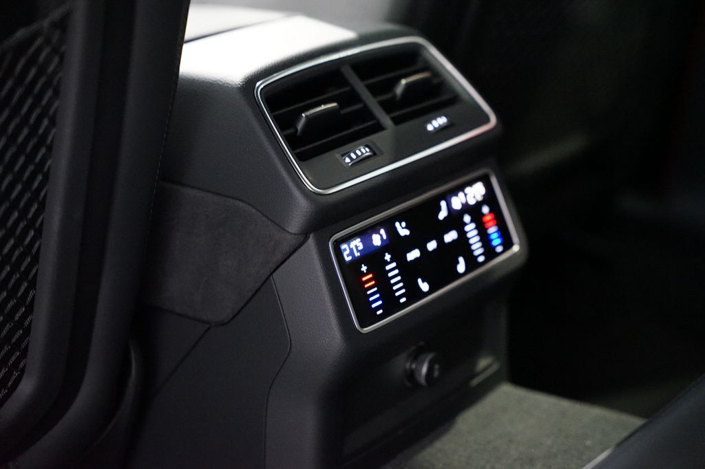 AUDI RS6 performance | RS-Designpaket+ | Pano | HuD AUDI RS6 performance | RS-Designpaket+ | Pano | HuD