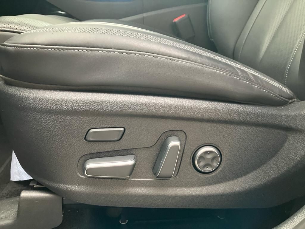 Fahrzeugabbildung Hyundai Santa Fe HEV 1.6 T-GDI Signature 230PS HUD KAM