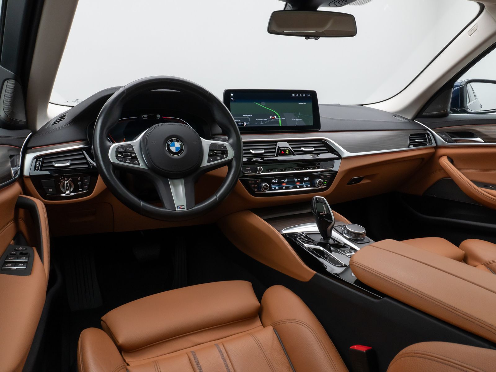 Fahrzeugabbildung BMW 520d xD LuxuryLine Glasdach Kamera Laser HUD H/K