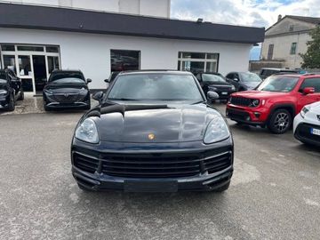 Porsche Cayenne - 1