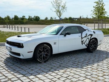Dodge Challenger - 11