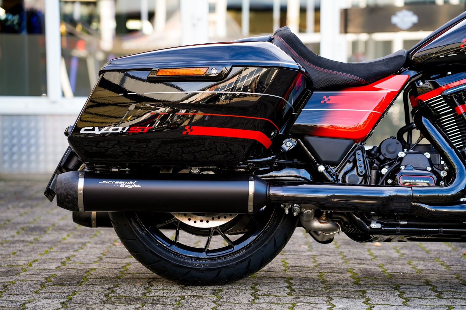 Fahrzeugabbildung Harley-Davidson CVO Road Glide  FLTRXSTSE 121 cui MY 26