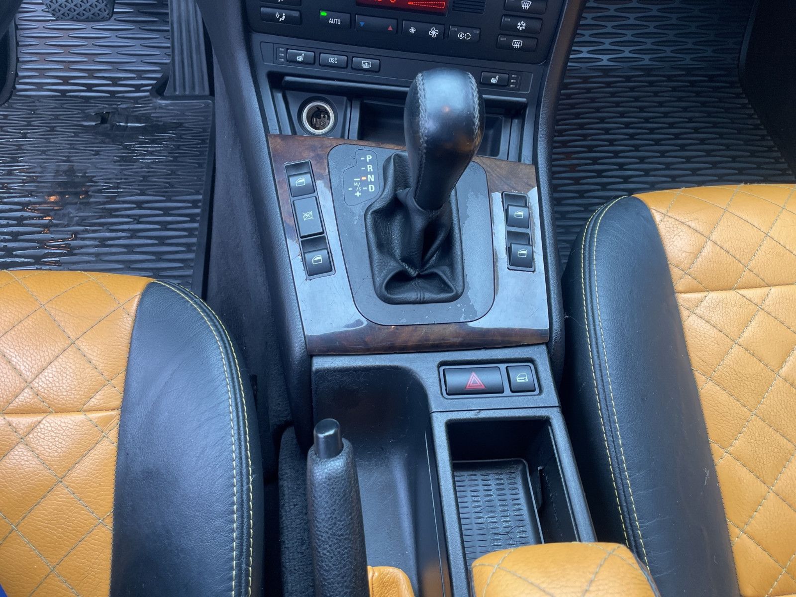 Fahrzeugabbildung BMW 320 Lim. Navi*Xenon*Shzg*Klimaauto