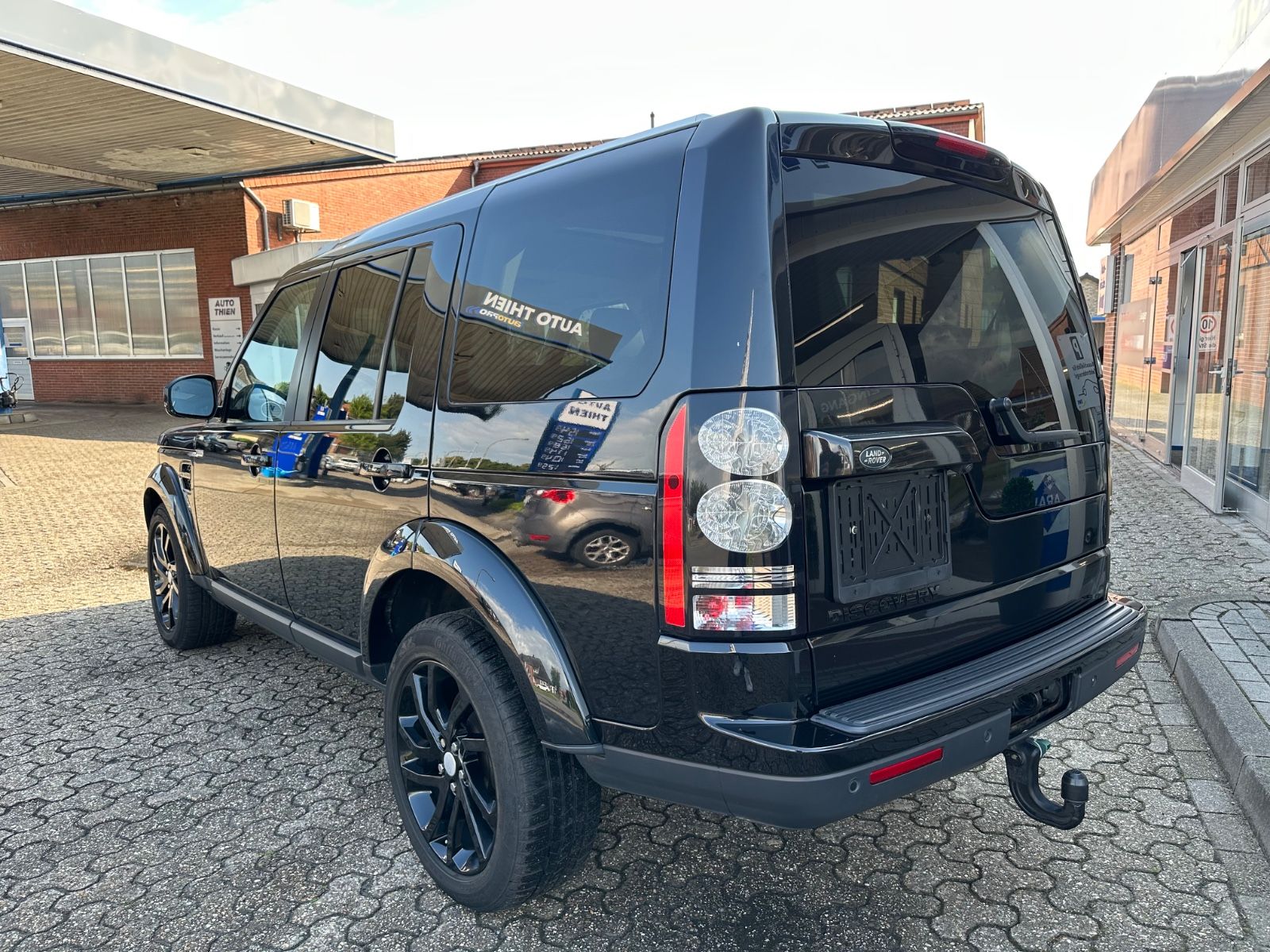 Fahrzeugabbildung Land Rover Discovery 4 3.0 SDV6 Landmark AHK/Leder/Meridian