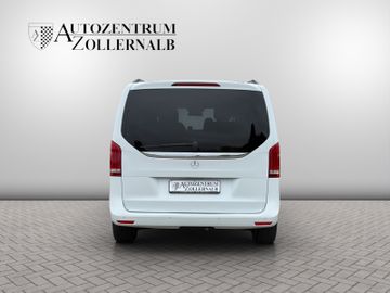 Mercedes V 220 - 5