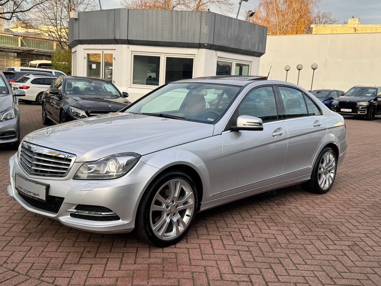 Fahrzeugabbildung Mercedes-Benz C 200 BE 7GT ELEGANCE NAVI ILS AHK SPORT 18 ALU