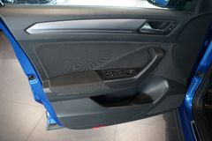 VW T-Roc 2.0 TDI Active | Navi | App | ACC | AHK VW T-Roc 2.0 TDI Active | Navi | App | ACC | AHK