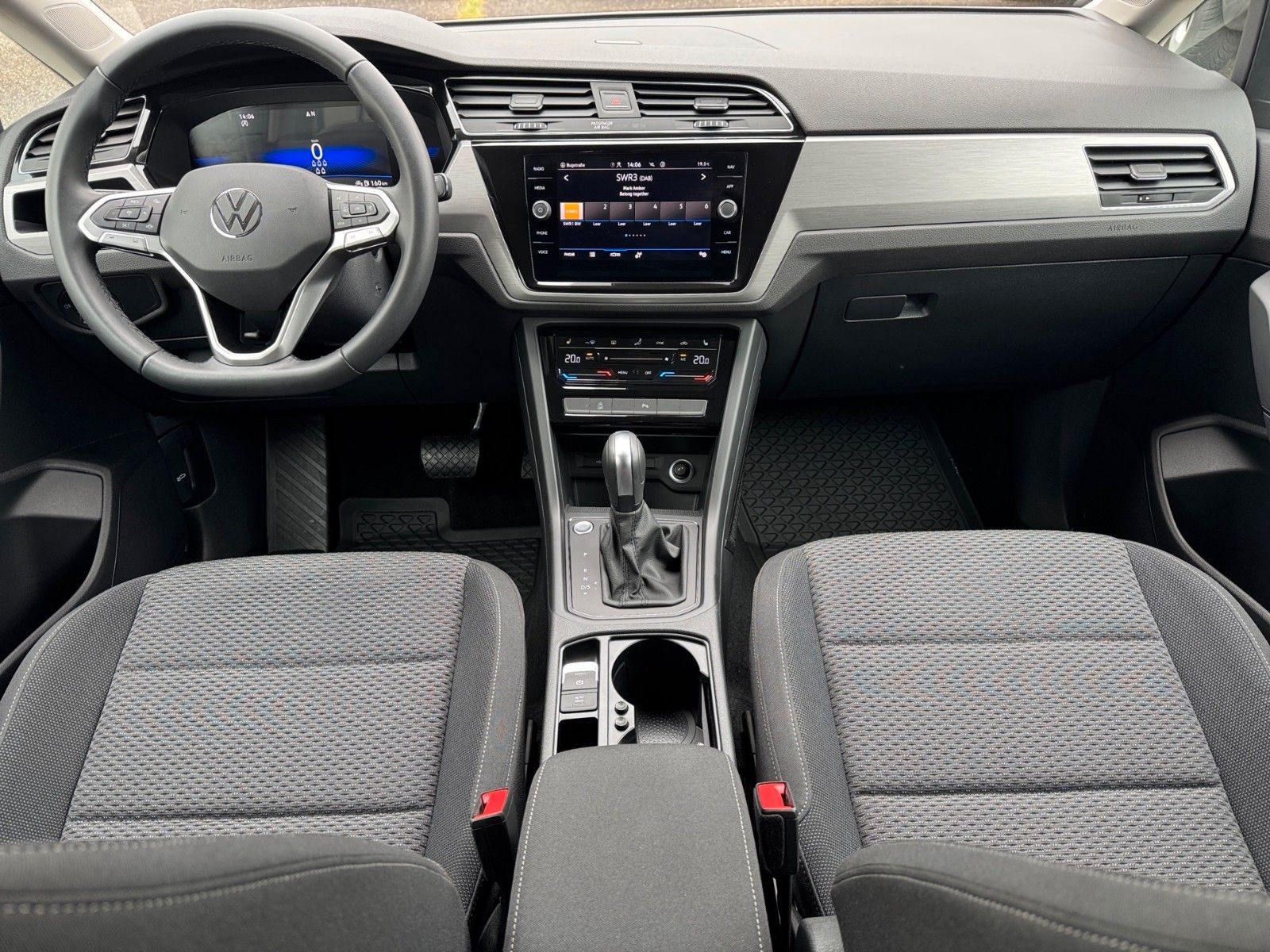 Fahrzeugabbildung Volkswagen Touran 1.5TSI Comfortline R-Line BMT/Start-Stopp