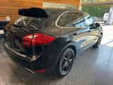 Porsche Cayenne - - Porsche Cayenne: Allradantrieb