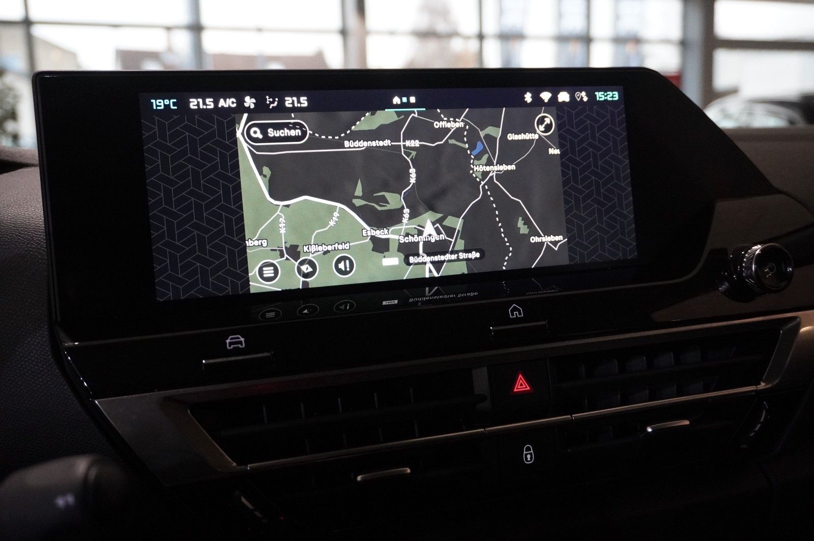 Fahrzeugabbildung Citroën C4 Lim. 1.2T PLUS NAVI/LED/KAMERA/SPORT /VIR/DAB