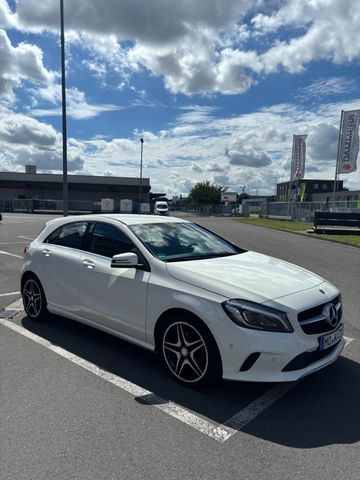 MERCEDES-BENZ A 180 - Top Zustand AMG Line