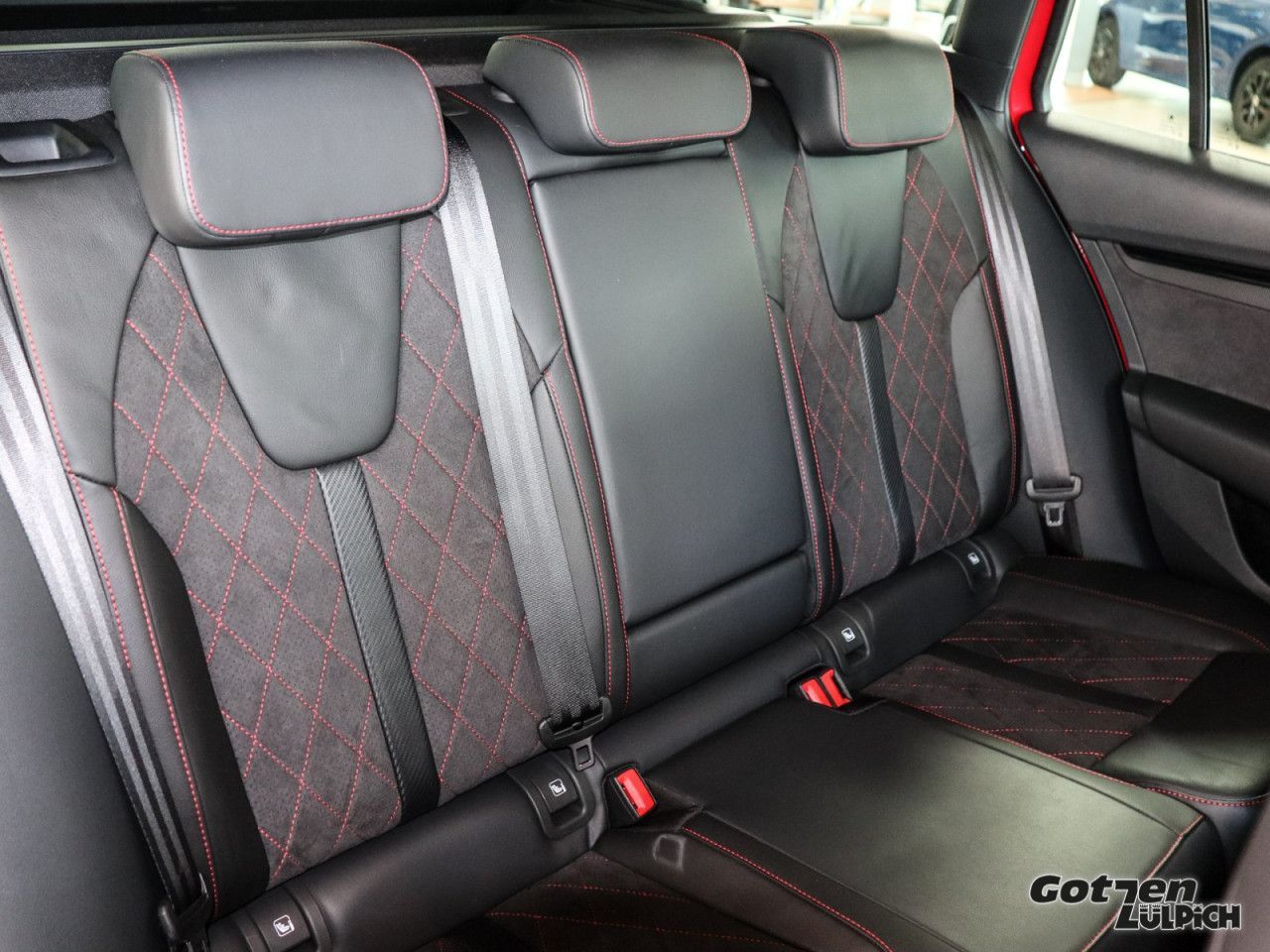 Fahrzeugabbildung SKODA Octavia Combi 2.0 TDI RS DSG Navi AHK Pano DCC