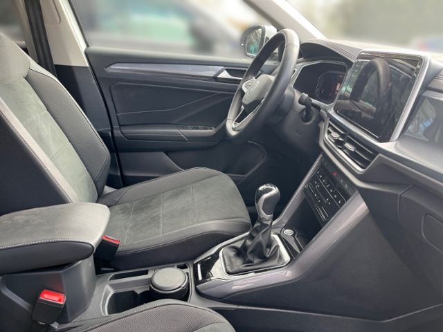 Fahrzeugabbildung Volkswagen T-Roc 1.0 TSI 81kW 6-Gang 4 Türen