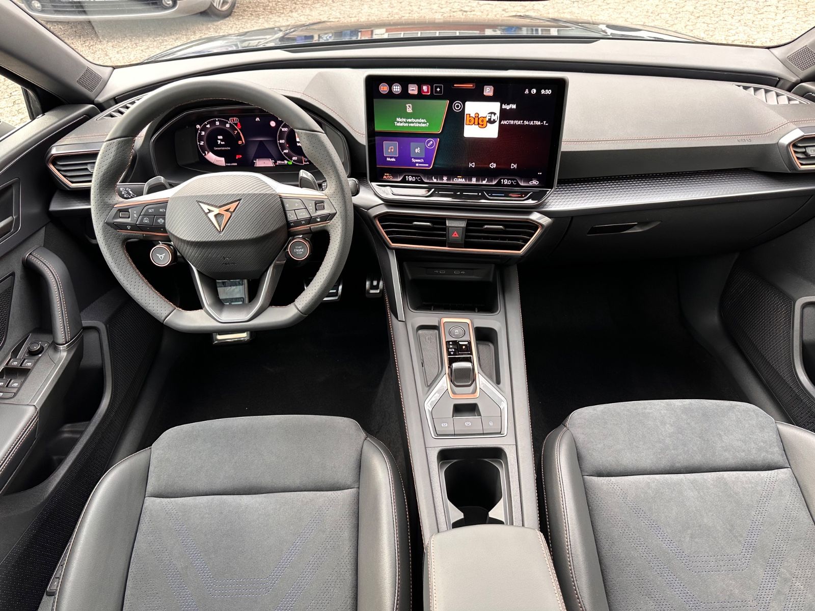 Fahrzeugabbildung CUPRA Leon VZ 2.0 TSI Pano/ACC/APP/LED/RFK/PDC/SHZG