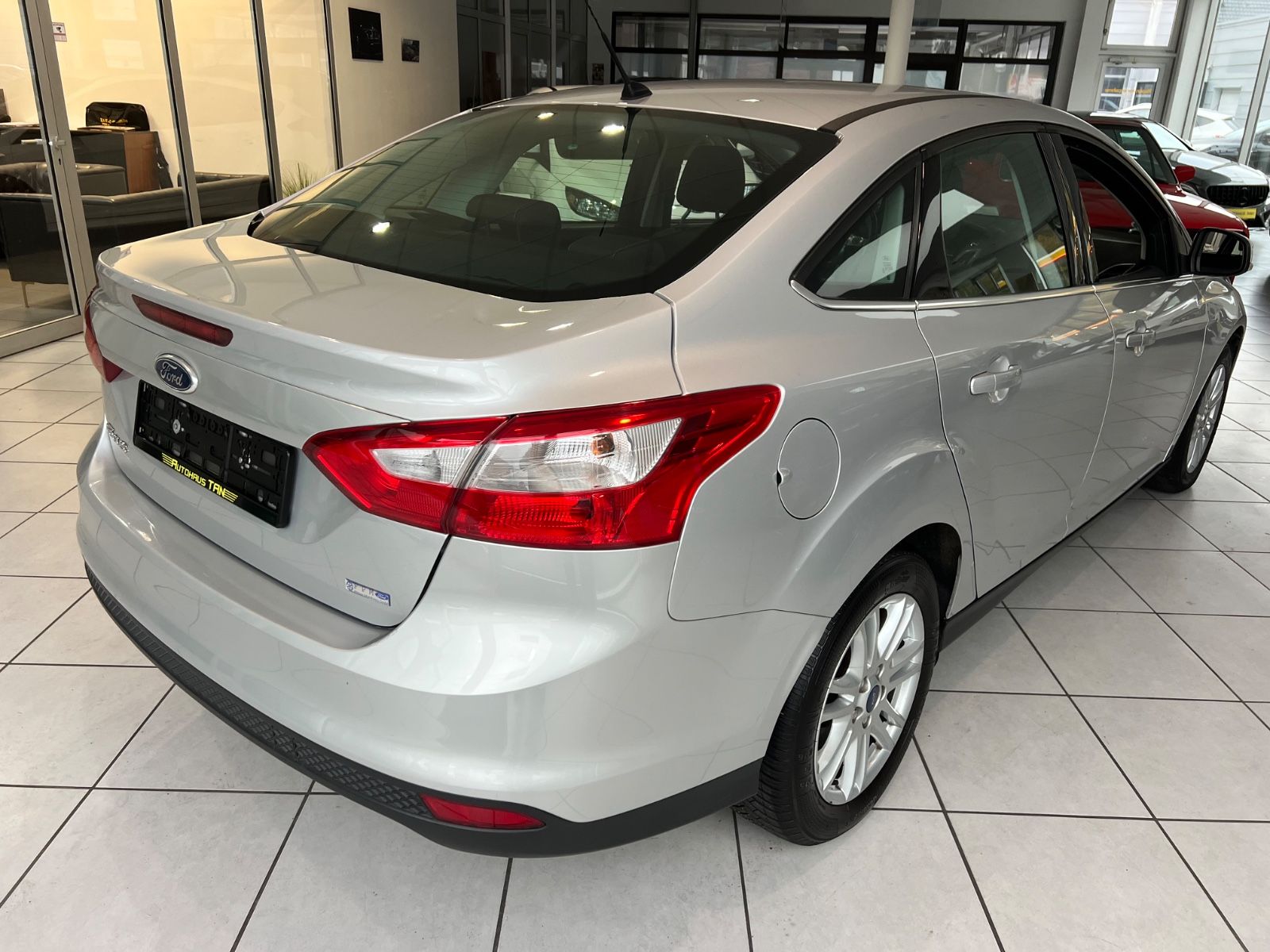 Fahrzeugabbildung Ford Focus Lim. 1.6 Titanium * AUTOMATIK *