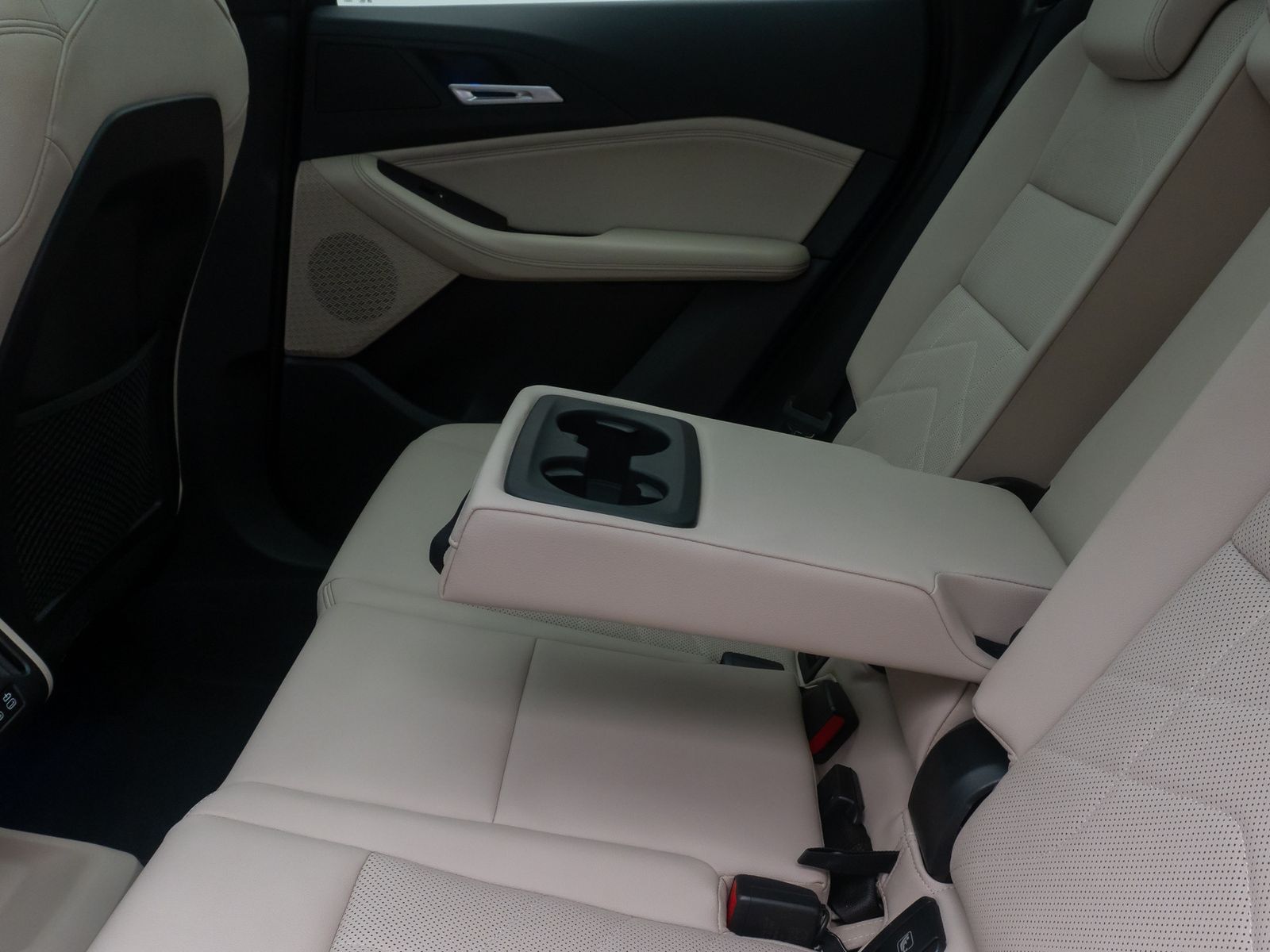 Fahrzeugabbildung BMW 220i Active Tourer M Sport 360° HUD DAB Panorama