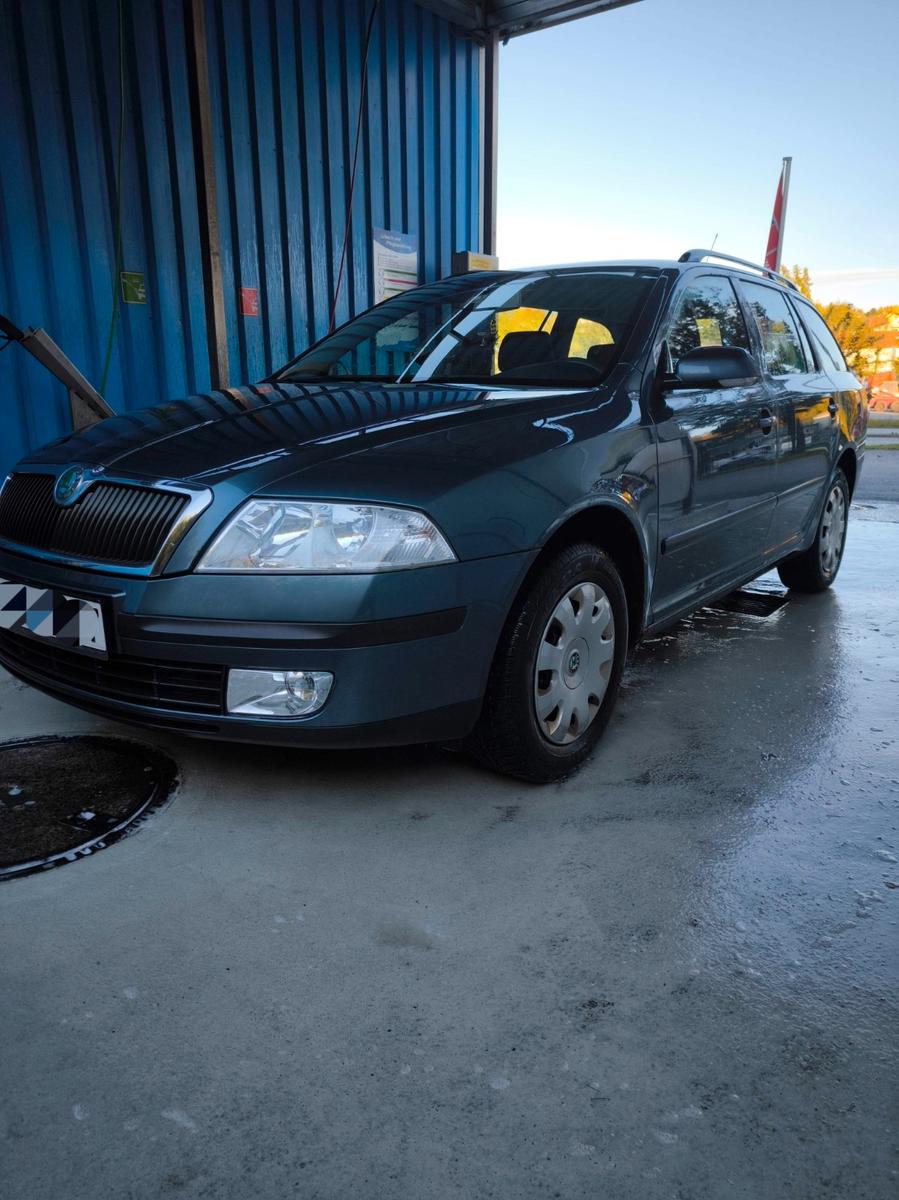 Skoda Octavia 2006 — салон