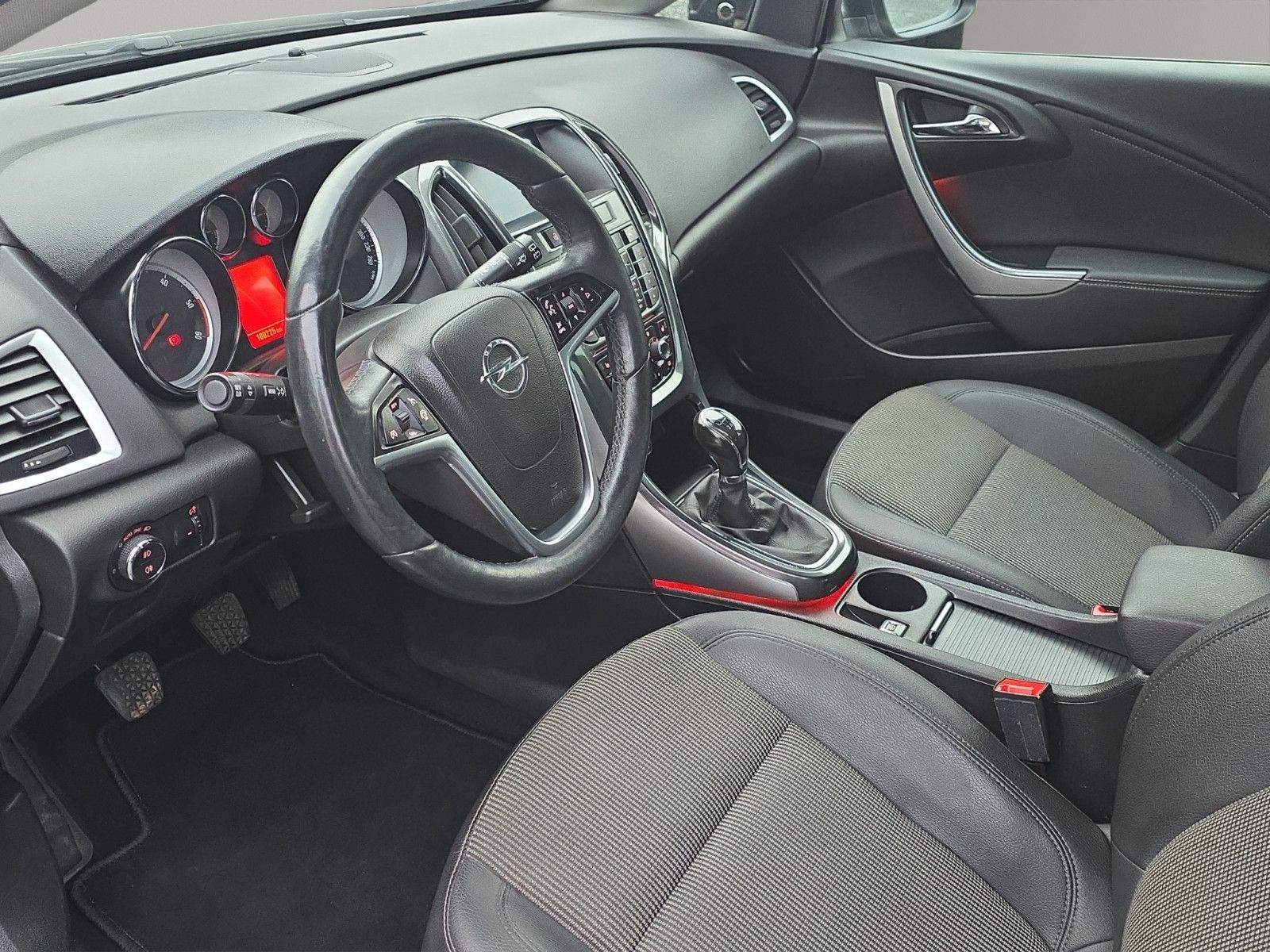 Fahrzeugabbildung Opel Astra J Exklusiv KLIMA NAVI TEMPOMAT TÜV NEU