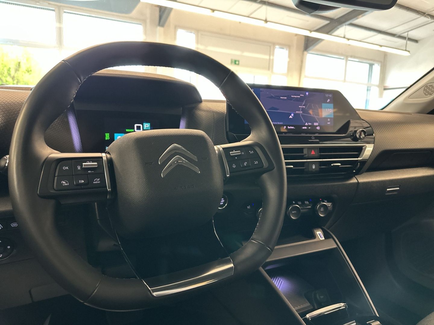 Fahrzeugabbildung Citroën C4 e- Shine 100 Navi 360 Kamera SHZ CarPlay DAB