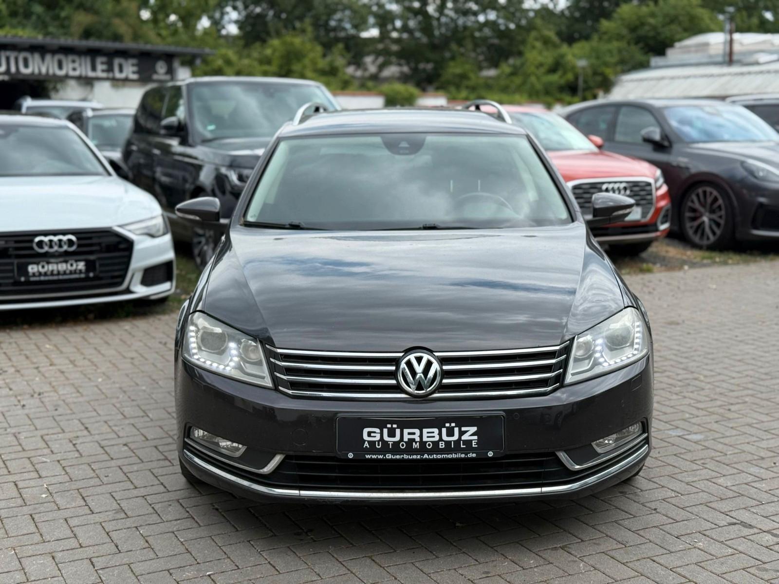 Volkswagen Passat 2011 — rear view