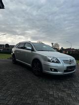 Toyota Avensis - Toyota Avensis aus 2009: Kombi